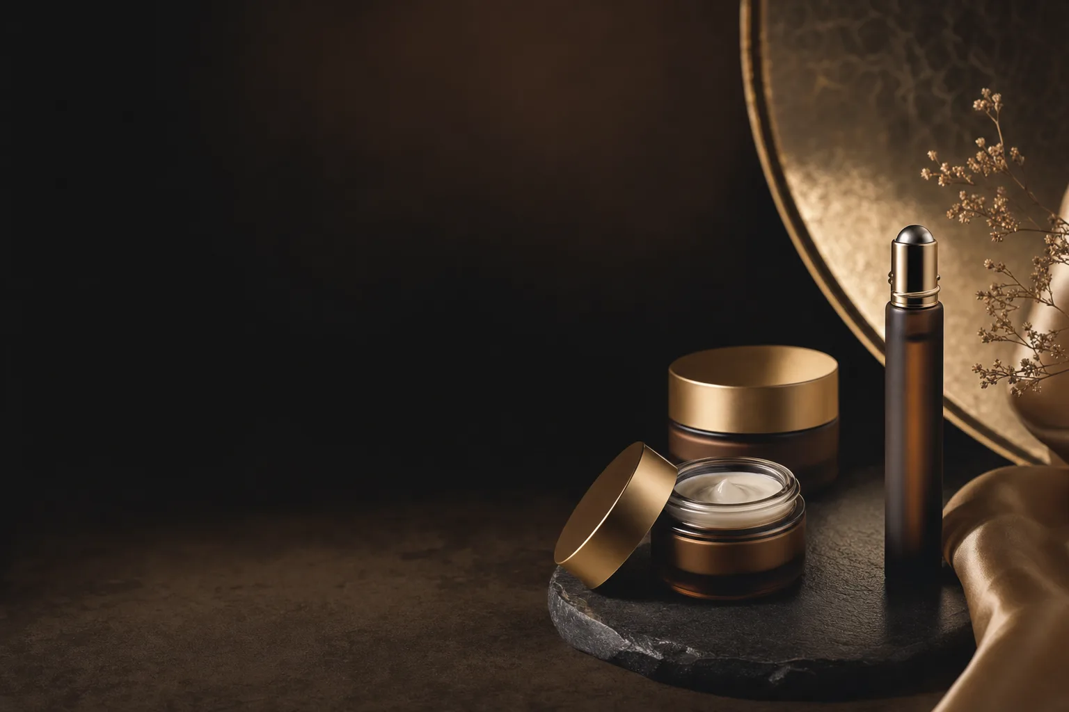 Contour des yeux : choisir et appliquer son soin