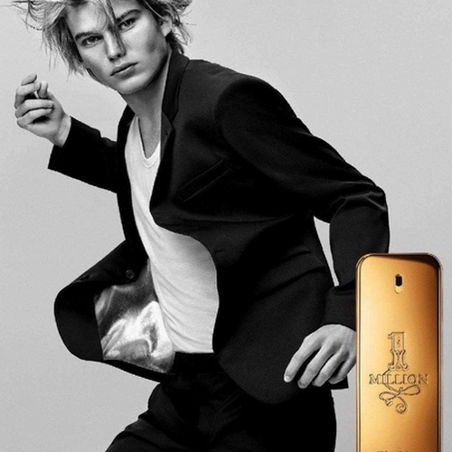 Jordan Barrett, égérie du lingot 1 Millon de Paco Rabanne